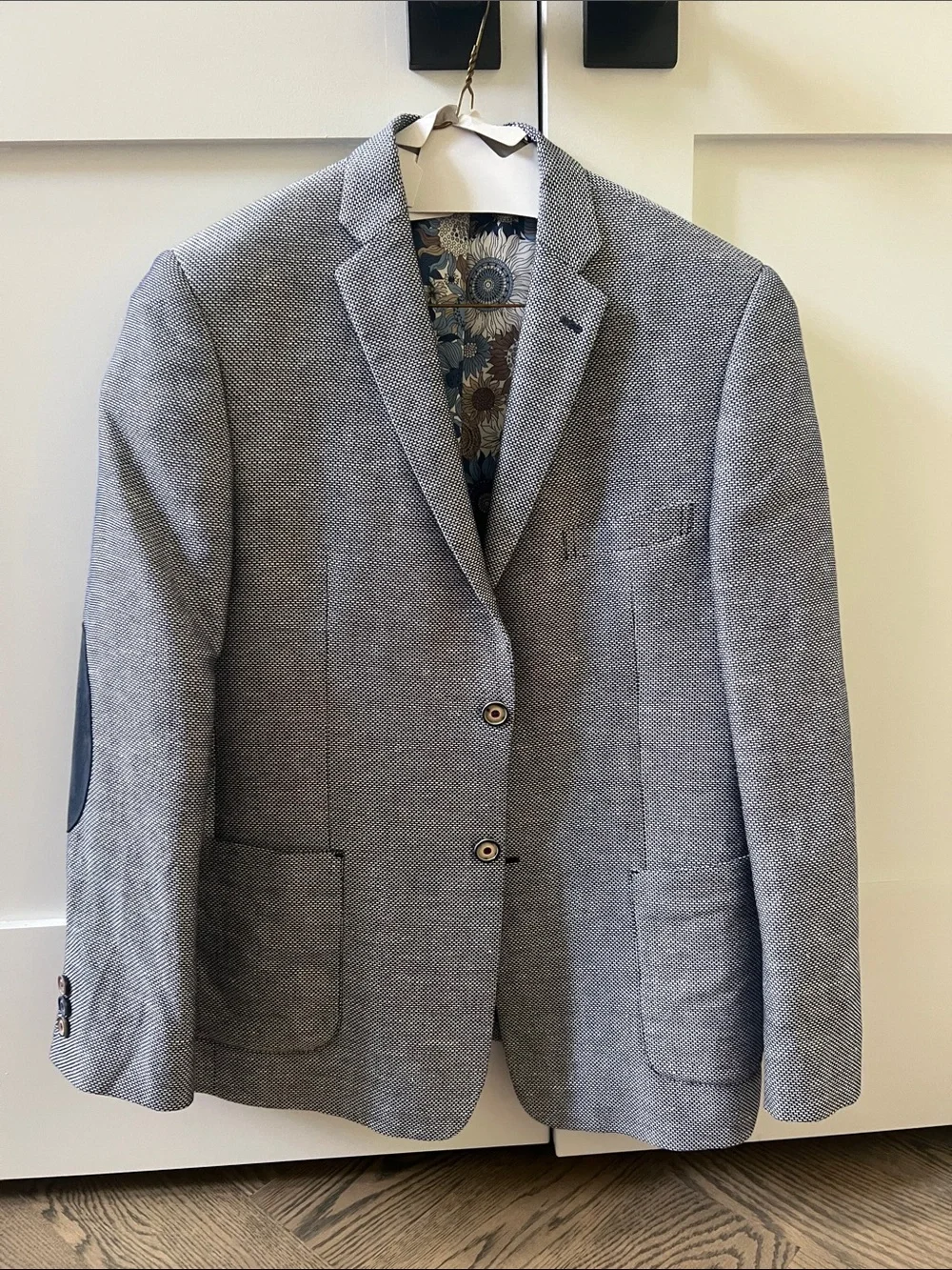 TALLIA Light Gray Textured Sport Coat with Contrast Elbow Patches